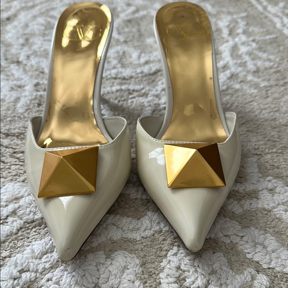 Elegant Cream and Gold Women's Shoes